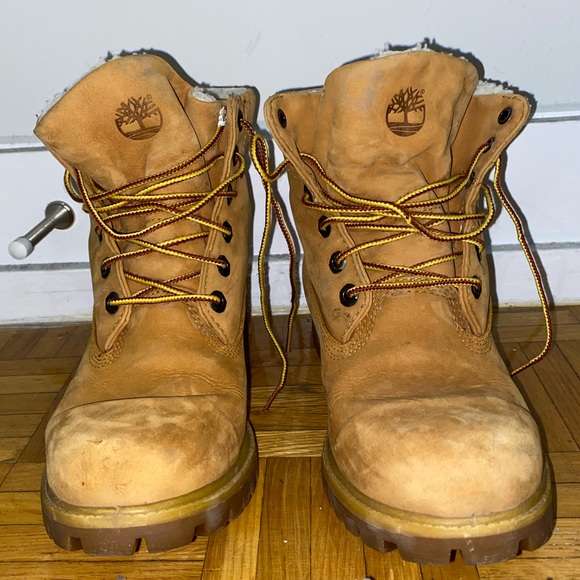 Mens timberland boots. Fur lined. Good condition. Tread still great condition. - Picture 1 of 4